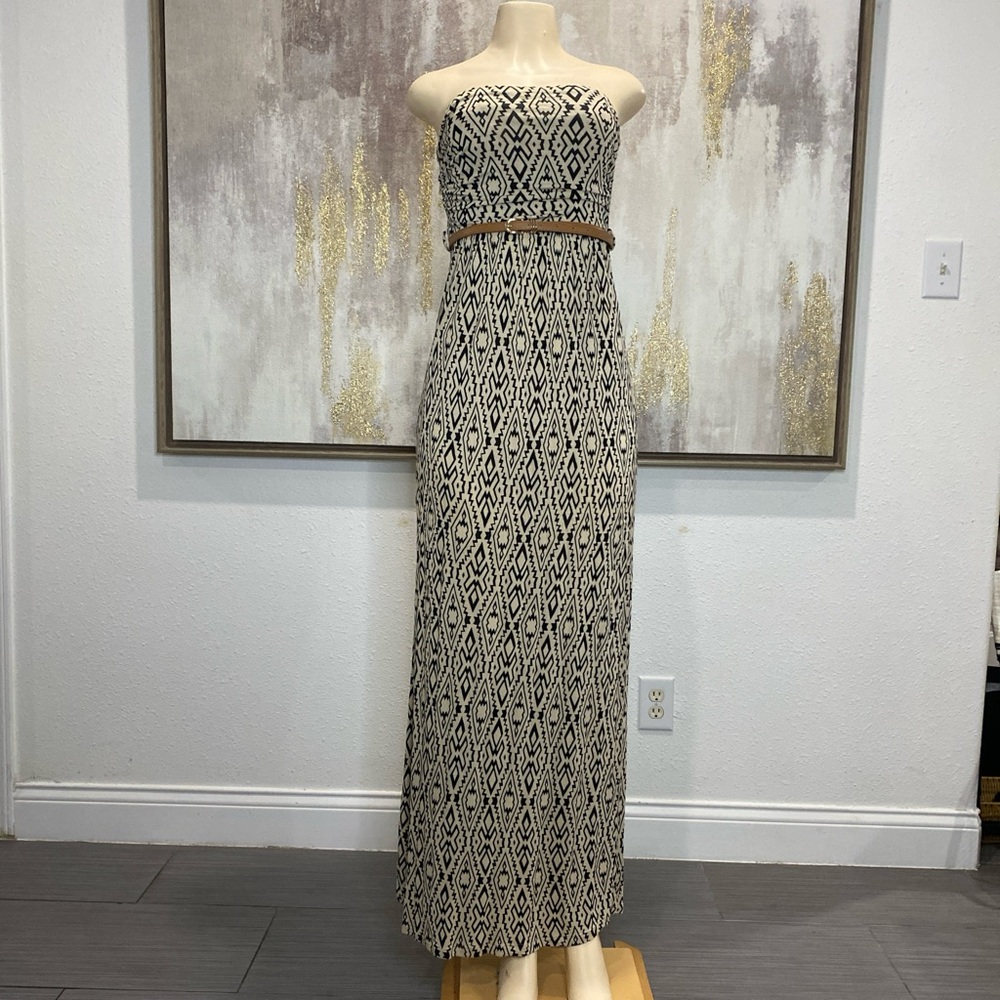 Black and White Geometric Maxi Dress ⭐️ - Picture 2 of 5